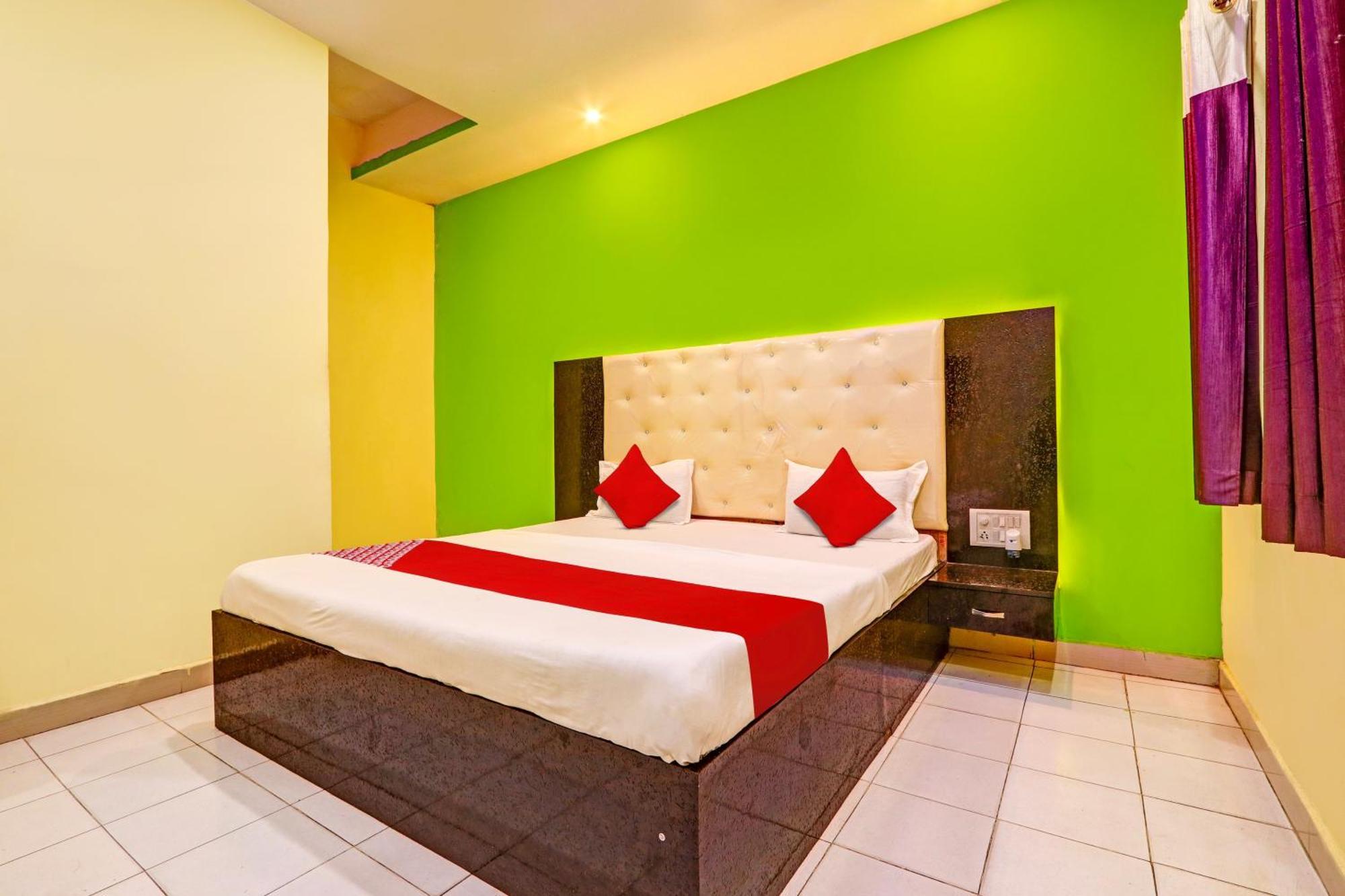 Oyo Flagship Hotel Samruddhi Lodge Nirmal  Buitenkant foto