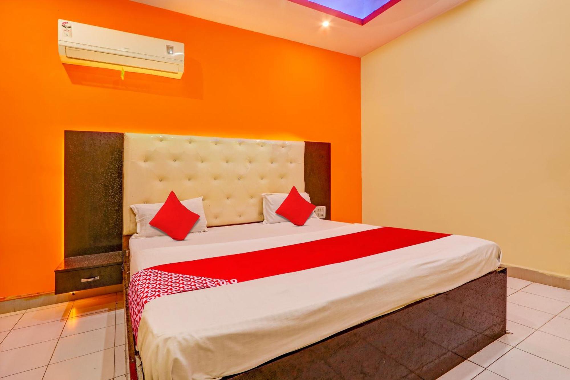 Oyo Flagship Hotel Samruddhi Lodge Nirmal  Buitenkant foto