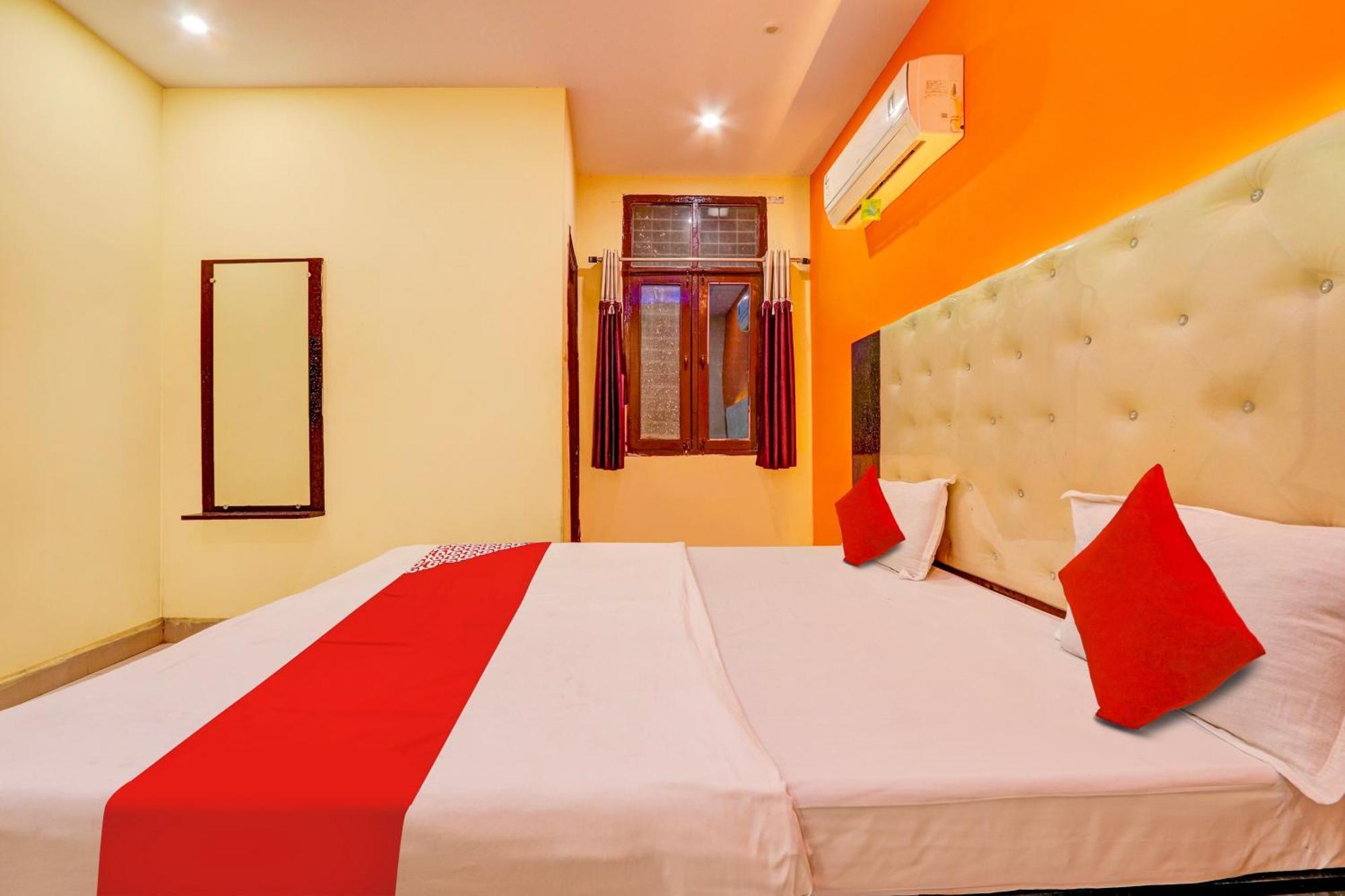 Oyo Flagship Hotel Samruddhi Lodge Nirmal  Buitenkant foto