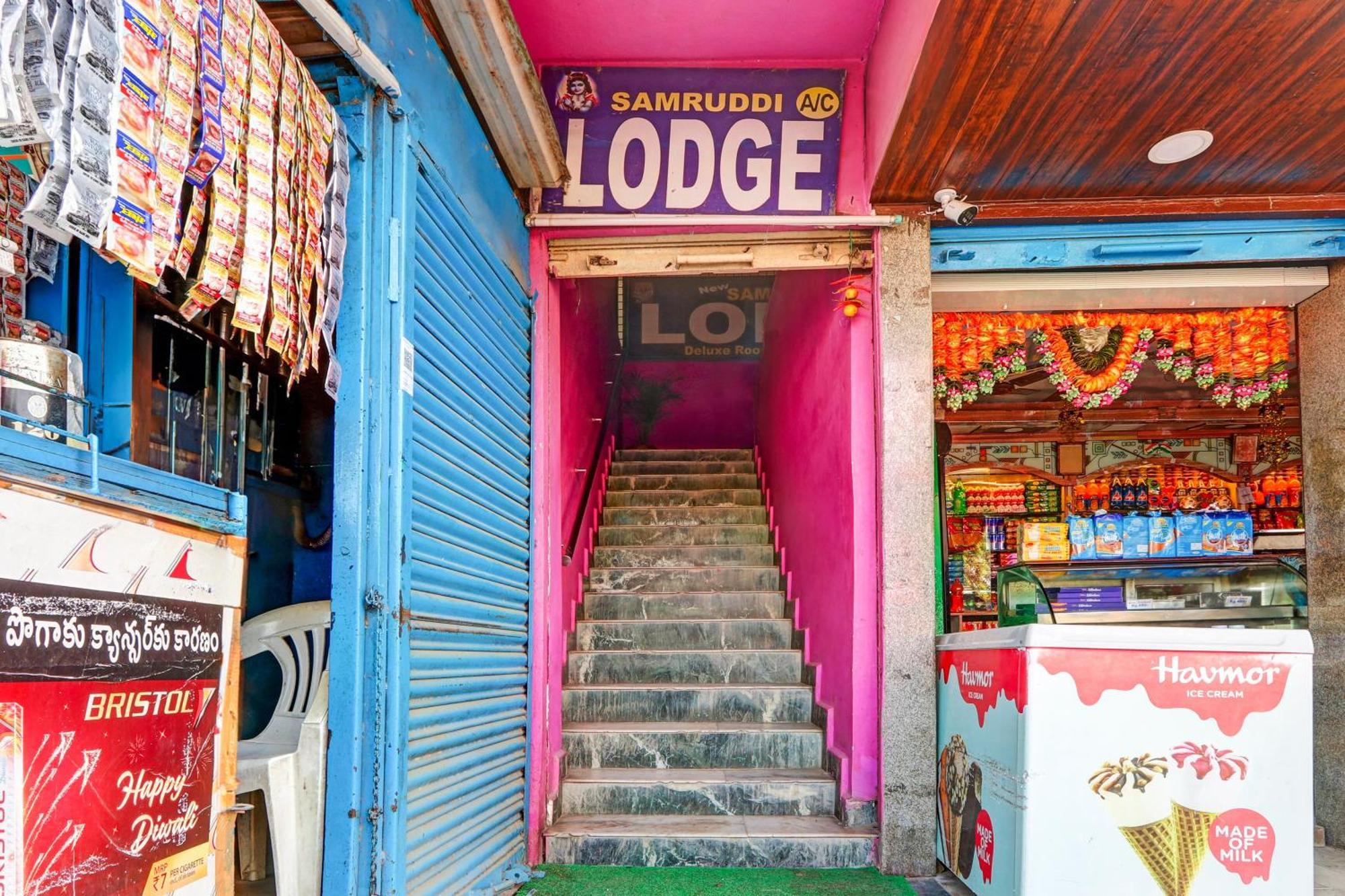 Oyo Flagship Hotel Samruddhi Lodge Nirmal  Buitenkant foto