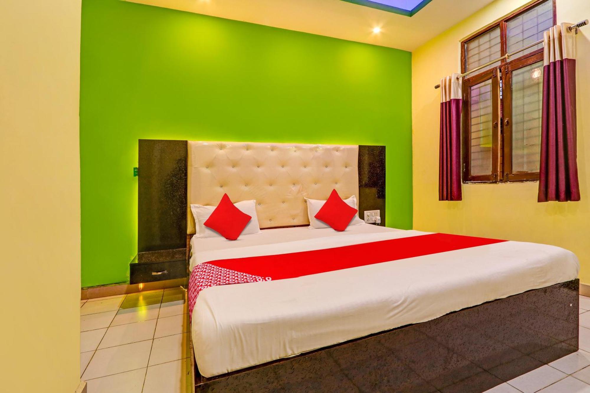 Oyo Flagship Hotel Samruddhi Lodge Nirmal  Buitenkant foto